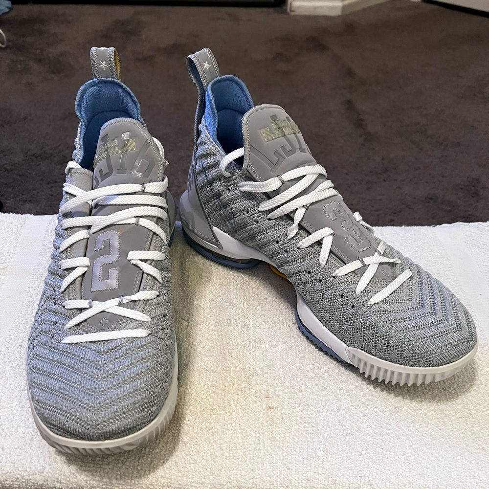 Nike LeBron 16 MPLS Lakers. Size 12. Pre owned. - Picture 5 of 6